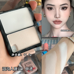 提亮面部平整度！双色高光哑光立体塑颜提亮卧蚕眼头修容盘新手