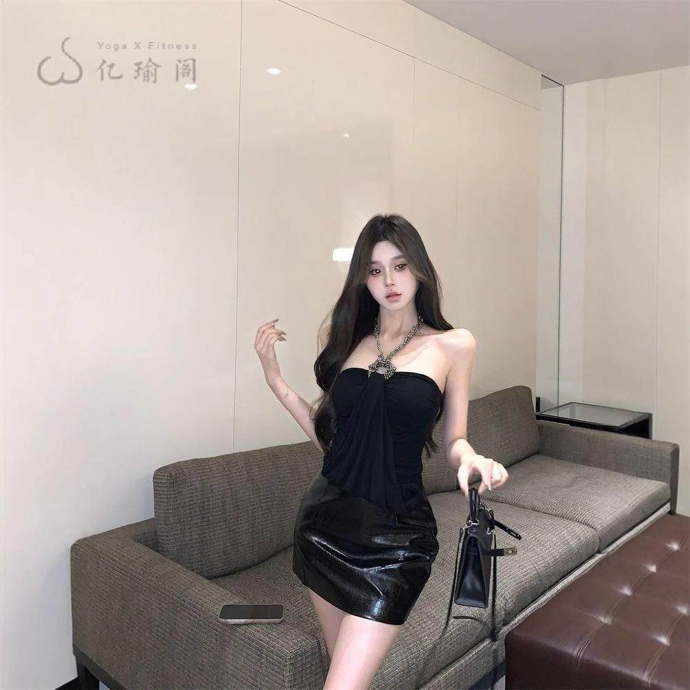 带胸垫挂脖背心女感千金风亮钻修身显瘦抹胸新款设计感上衣