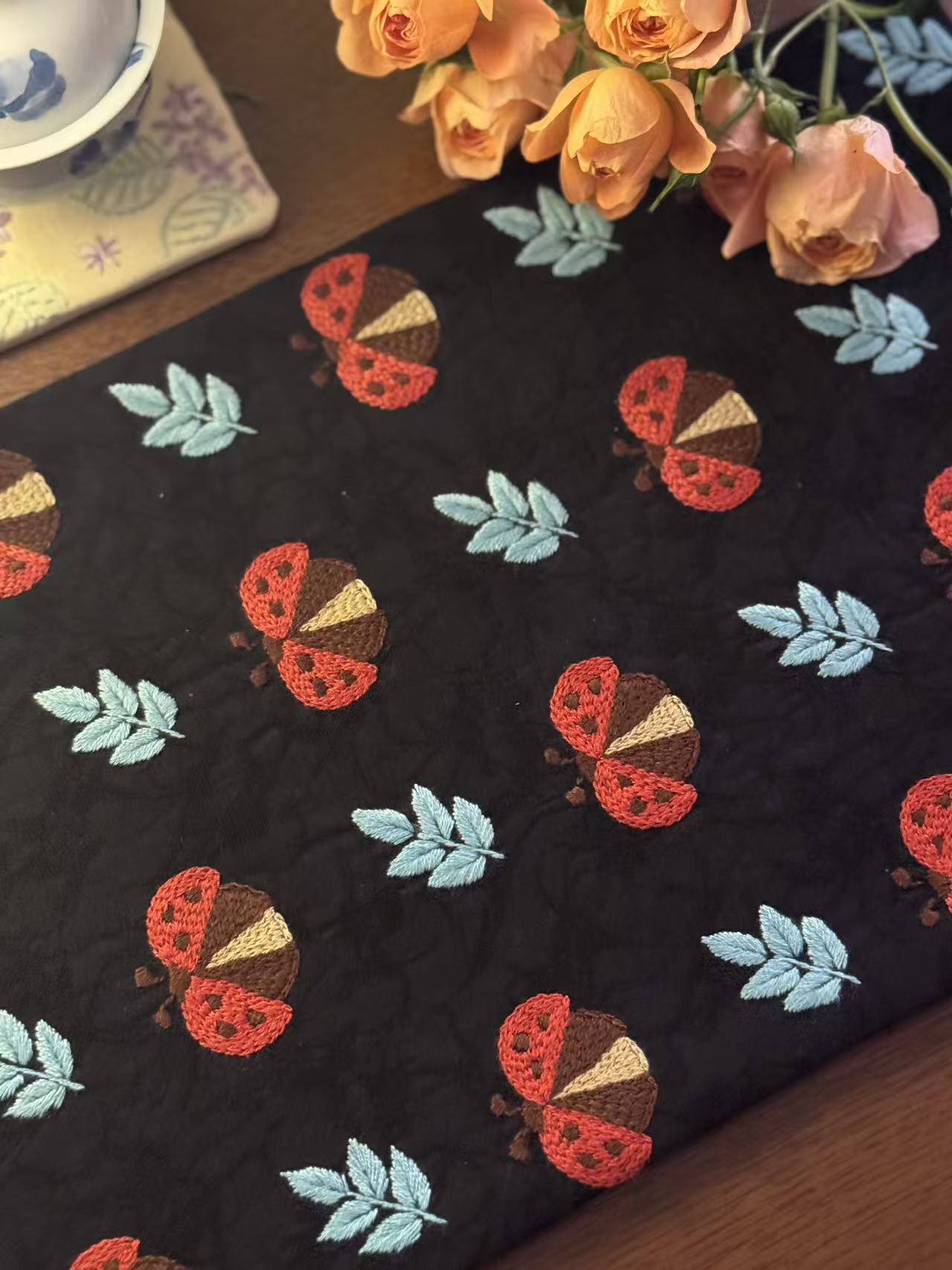 手工刺绣茶席桌旗杯垫订制 手工绣制甲壳虫系列