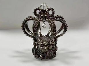 日本神户矿泉水菲丽高皇冠工艺品摆件高端水瓶女王帽家居装饰礼物