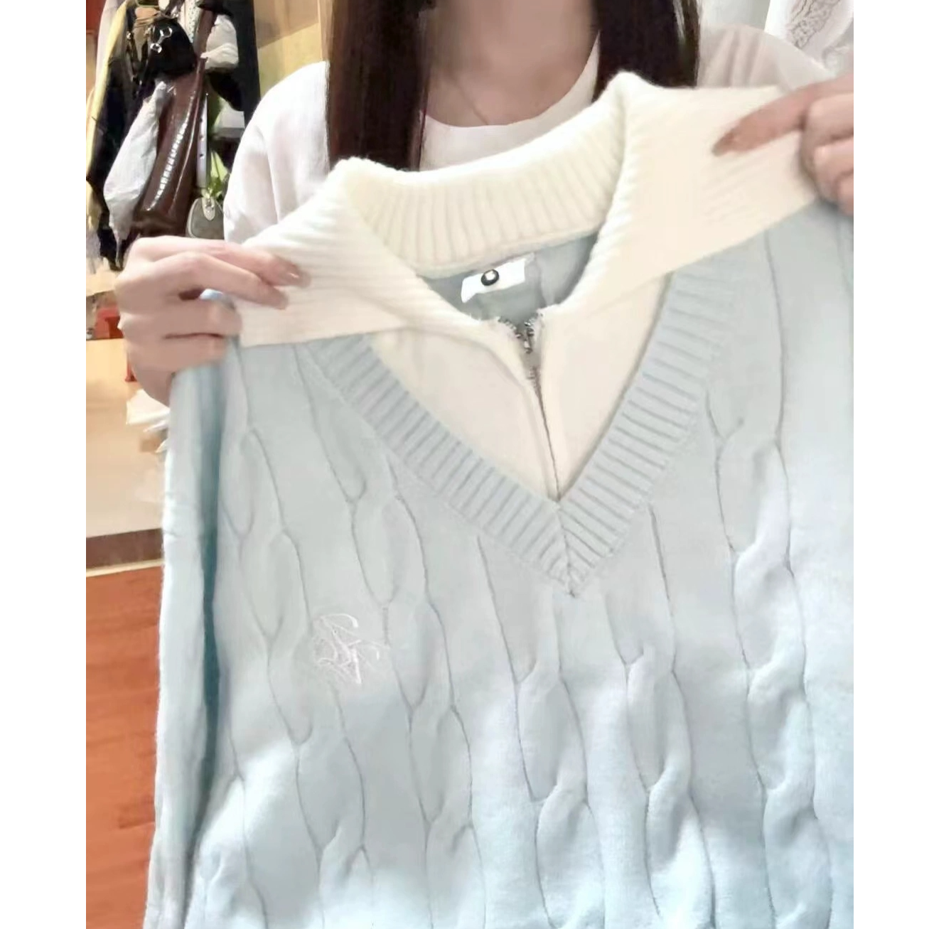 奶蓝假两件翻领毛衣女秋冬软糯小众设计感学院风宽松针织衫上衣服