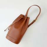 Небольшая дизайнерская кожаная сумка на одно плечо, из натуральной кожи, на шнурках