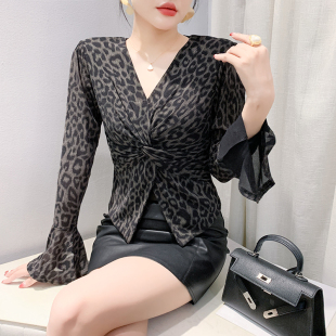 女秋冬 上衣加绒打底衫 豹纹V领网纱T恤女长袖 欧货设计感喇叭袖