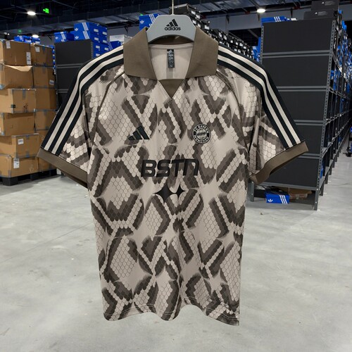 Adidas 阿迪达斯 男子拜仁慕尼黑足球特别款透气短袖球衣 JF0573