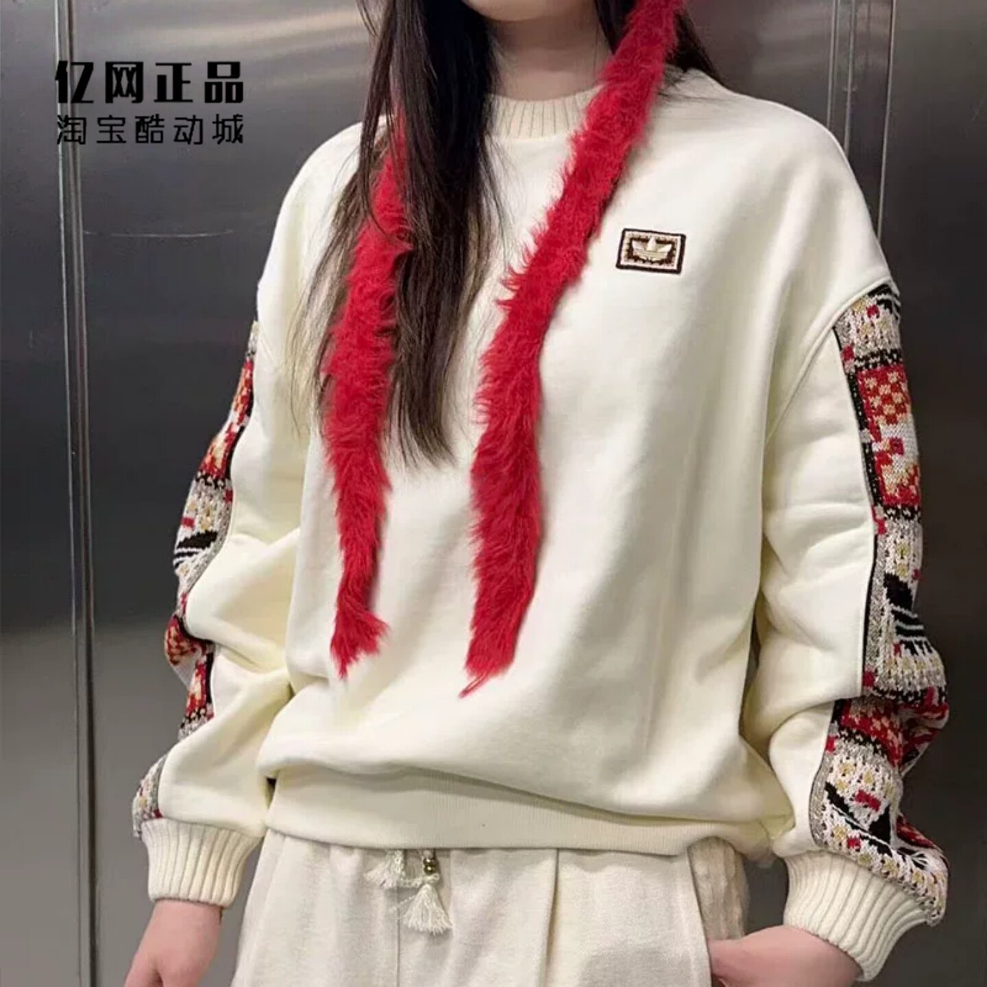 阿迪达斯 三叶草 女款宽松舒适运动休闲圆领卫衣套头衫 IA8930