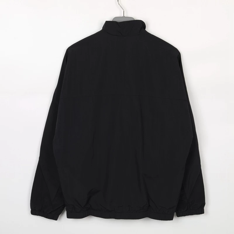 Пуховик/ветрозащита? Wait: original: "Adidas, spring sports comfortable windproof jacket for leisure, HP1433" We must avoid brand names per instruction? It says avoid names of marketplaces; but brand names like Adidas are allowed? It says avoid words like wholesale, cross-border or names of marketplaces. It doesn't forbid brand names. But instruction: