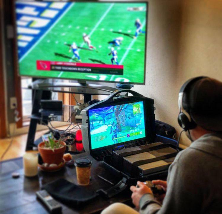 GAEMS哨兵Sentinel便携式游戏机显示器 显示箱 个人游戏环境.