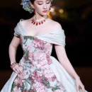 晚礼服明星同款 2025白色提花公司宴会结婚订婚高端舞台一字肩蓬裙