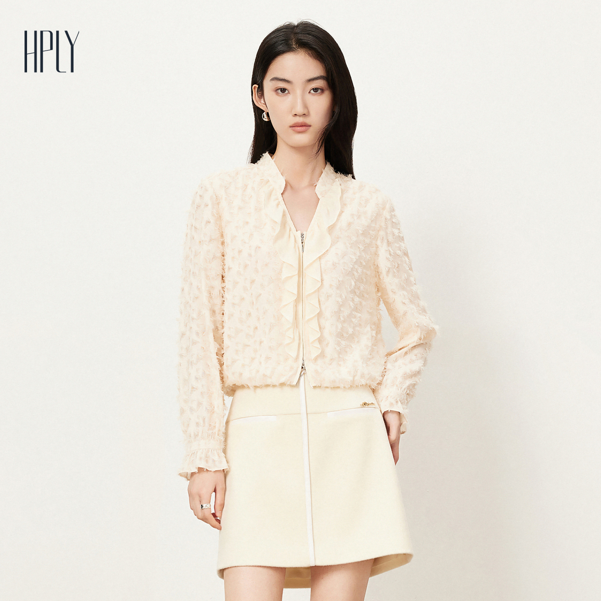 剪花羽毛 荷叶边门襟 时髦设计