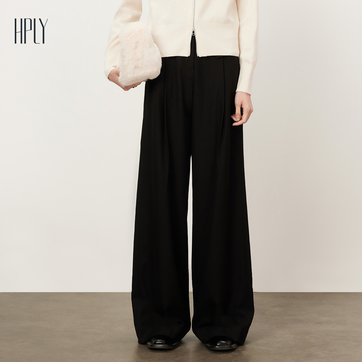 塑型设计 灵动不闷 高腰设计