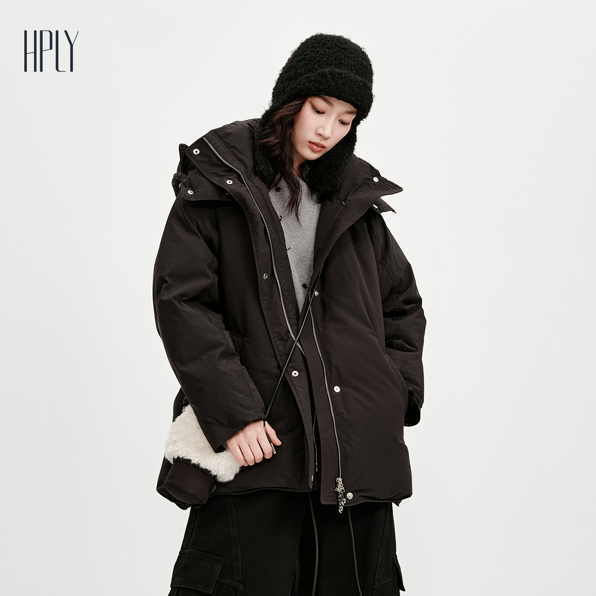 宽松廓形 连帽立领 轻羽鹅绒