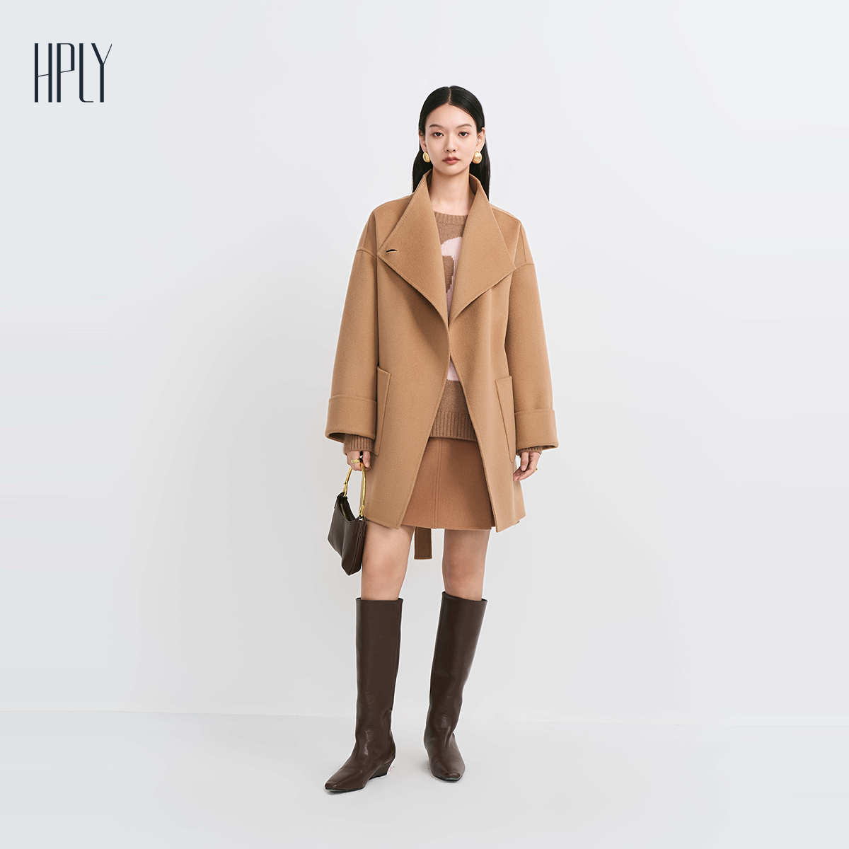 立式翻领 收腰系带 肩侧扣