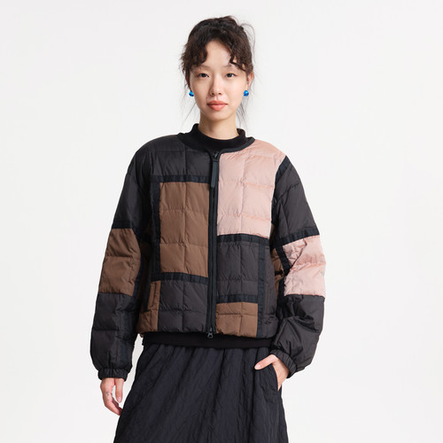 圆领、不对称分割拼色、斜插袋