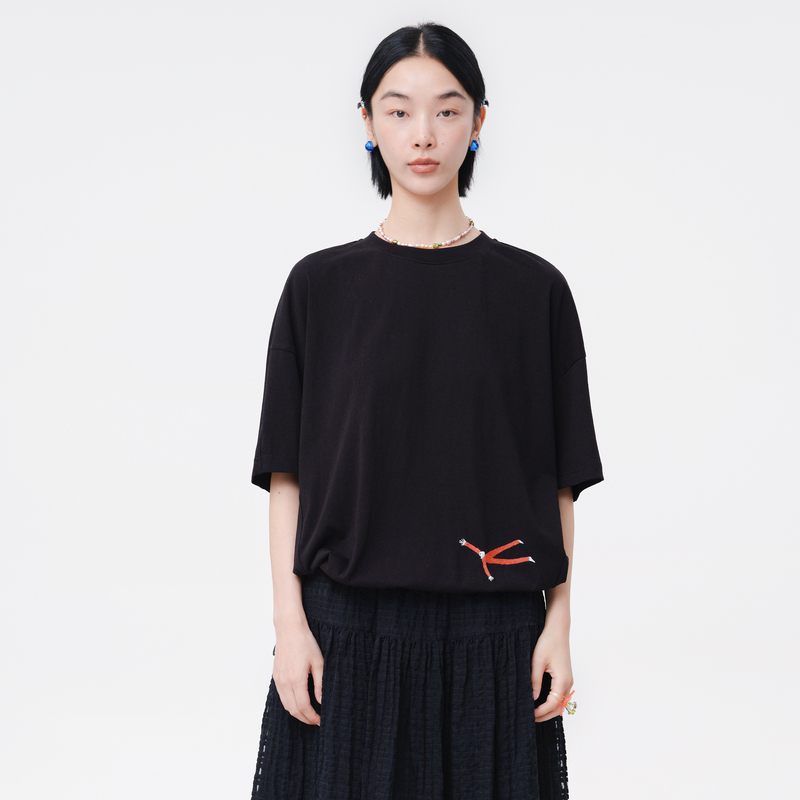 圆领、绣花、下脚抽绳