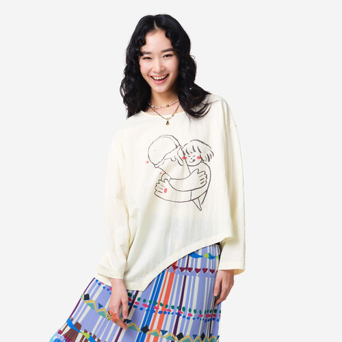 圆领、印花、弧形下摆