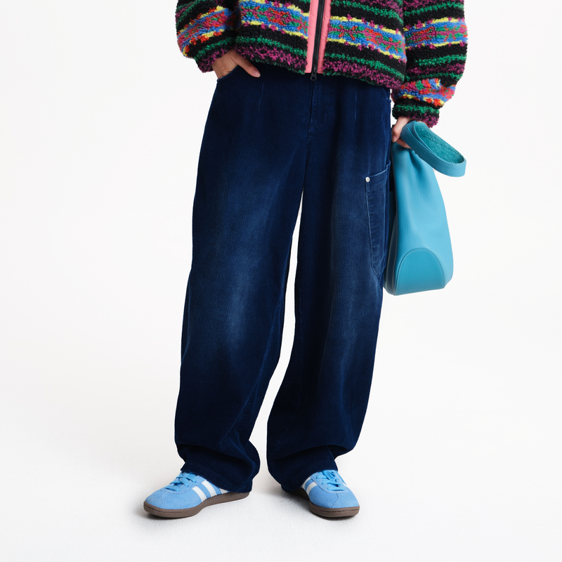 松紧腰、多口袋、手感柔软