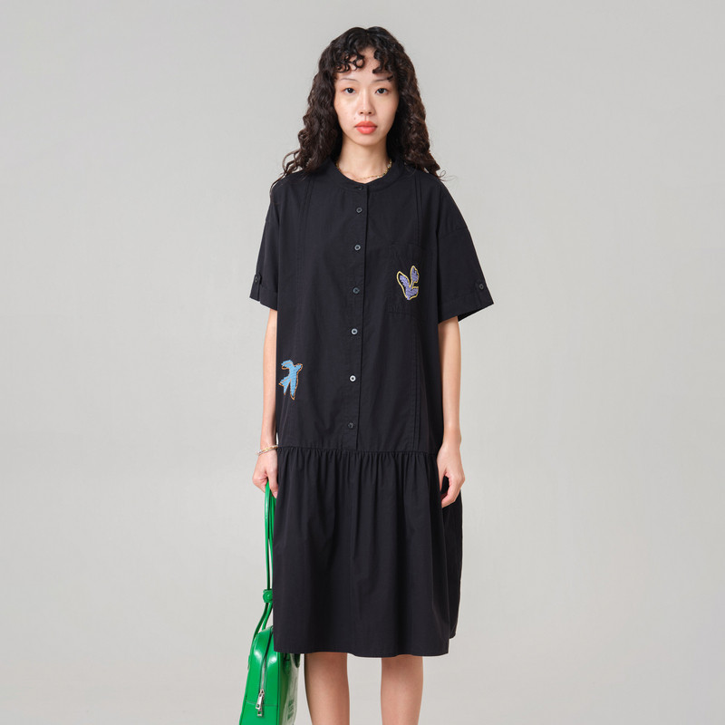 MOVEUP幻走2026夏季新款.FUN系列纯棉立领趣味绣花口袋梭织连衣裙