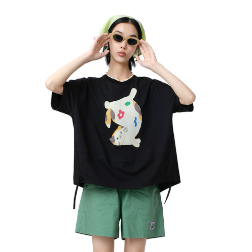 圆领、印花、抽绳下摆