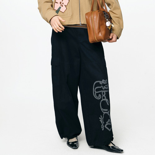 松紧后腰、多口袋、印花