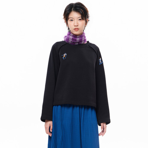 圆领、插肩袖、加绒