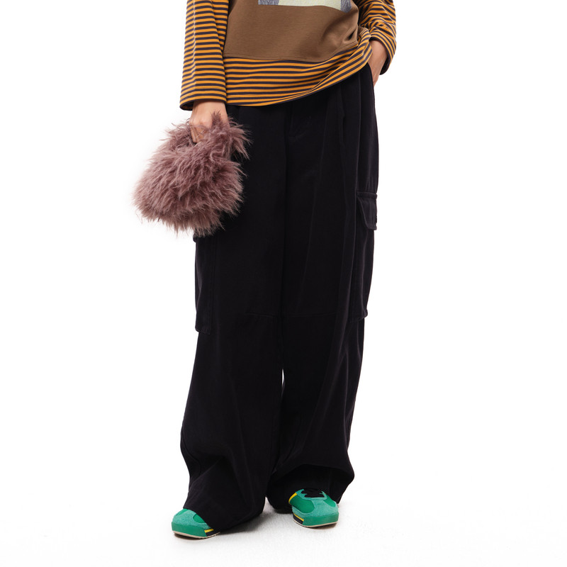 后腰松紧、口袋、手感舒适