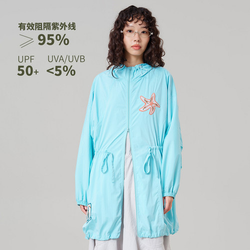 连帽、贴布绣、抽绳