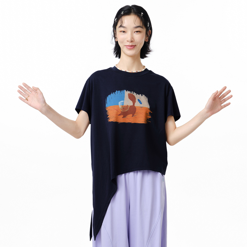 MOVEUP幻走2025夏季新款.FUN系列圆领印花不对称斜切短款T恤女