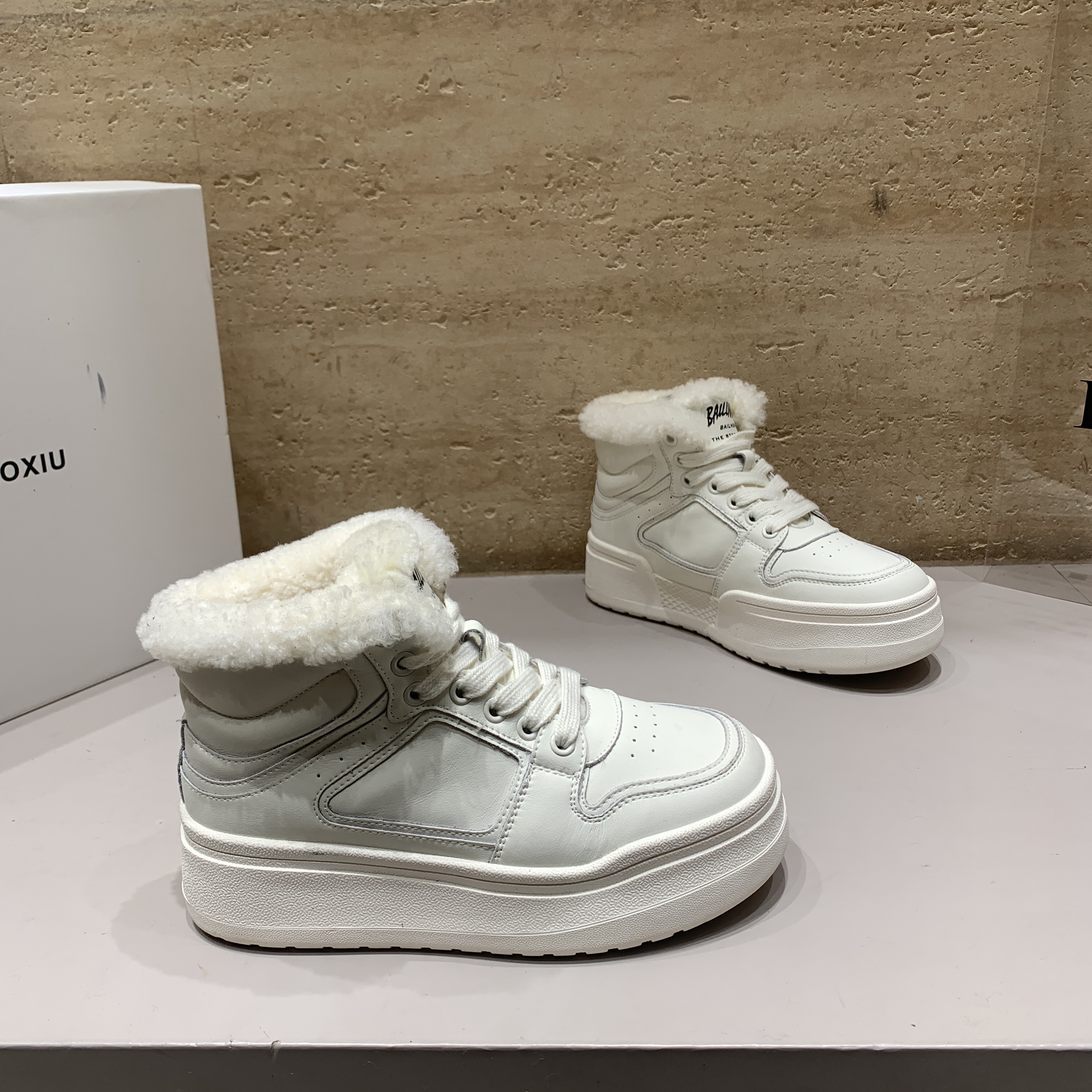 巴宝秀2025冬季新款厚底加绒雪地靴百搭时尚休闲超火增高学生棉鞋