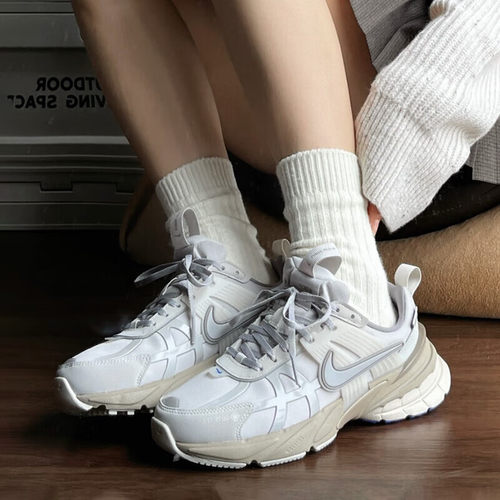 耐克女子V2KRUN运动休闲跑步鞋