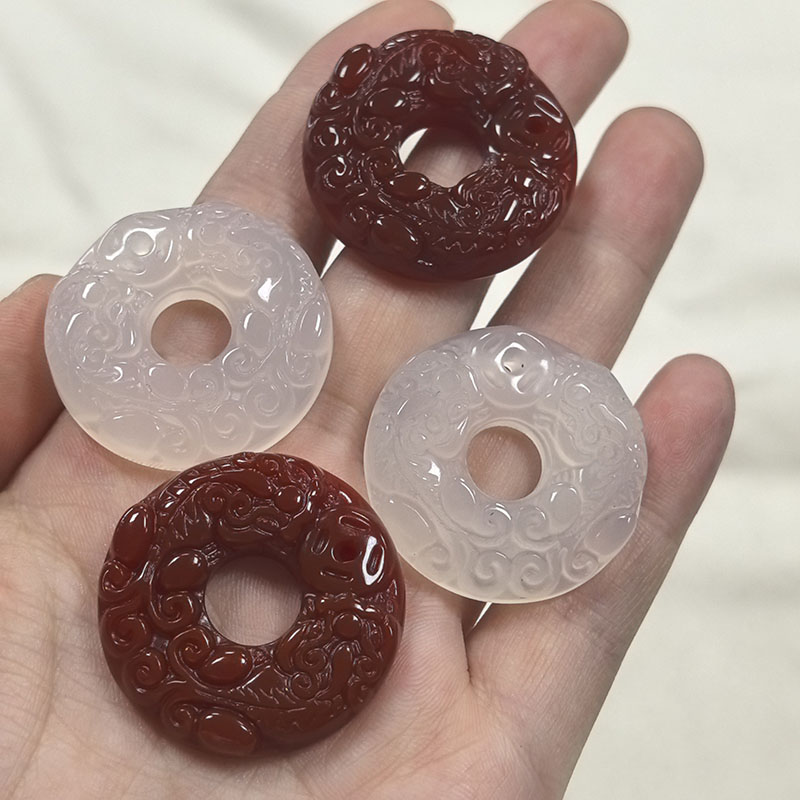 天然玛瑙玉石项坠貔貅吊坠男女款龙纹雕刻貔貅平安扣红白玛瑙饰品