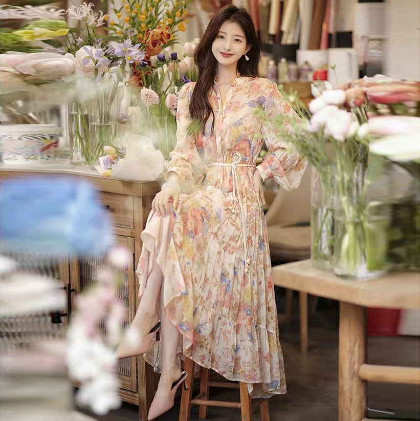 衣娜儿真丝连衣裙长袖防晒两件套顺纡仙气印花夏季新款旅游度假风