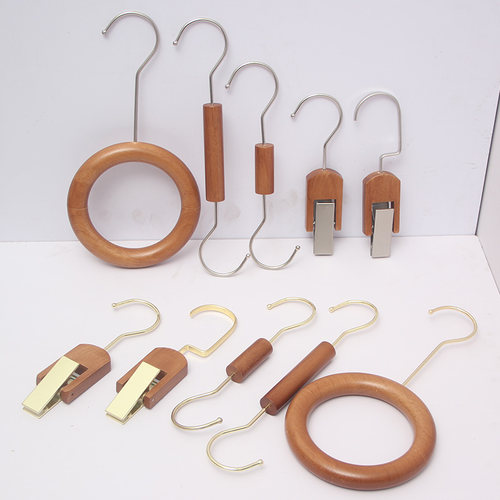 服装店搭配夹子挂钩装饰