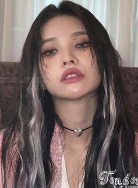 (G)I-DLE组合田小娟同款饱满立体爱心坠可调节黑色PU皮Choker项链