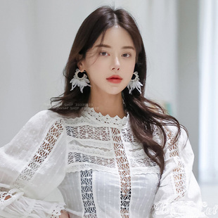 Noush White petal ring earrings磨砂花瓣流苏坠水晶串珠C形耳环