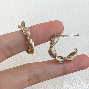 twist shape Earrings 欧美复古风条纹拧花C形耳环