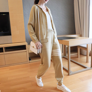 女士款 套装 品牌清仓秋冬高级感卫衣卫裤 洋气减龄两件套 109元