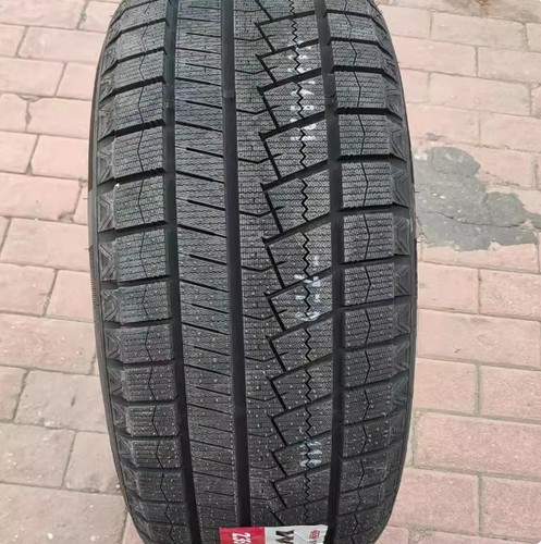 耐克森225/235/245/40R45R50R18冬季冰雪防滑雪地轮胎