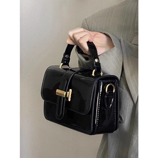 高级感轻奢手提小方包秋冬2025新款 通勤包 亮面单肩斜挎包小众时尚