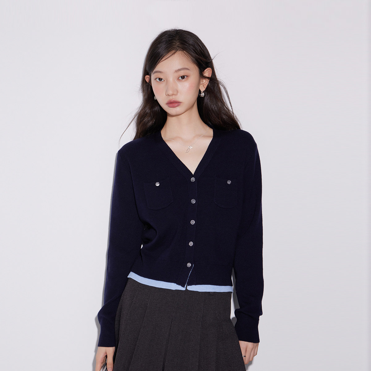 长袖法式复古v领针织衫上衣女高级感2026春秋设计感撞色毛衣