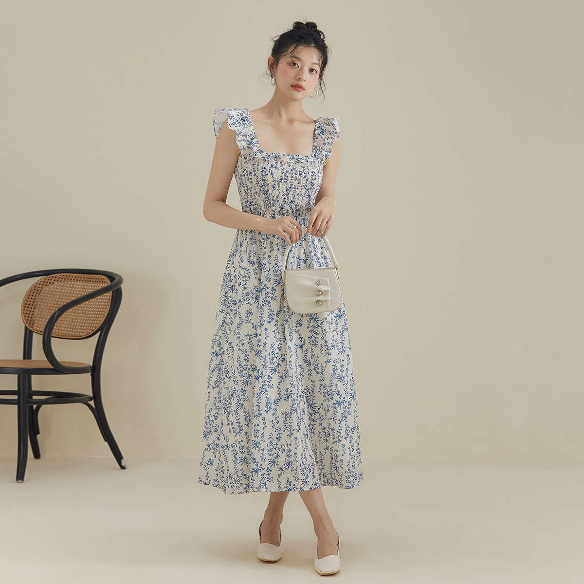 one more宽肩带碎花连衣裙女2025夏季新款法式抹胸吊带长