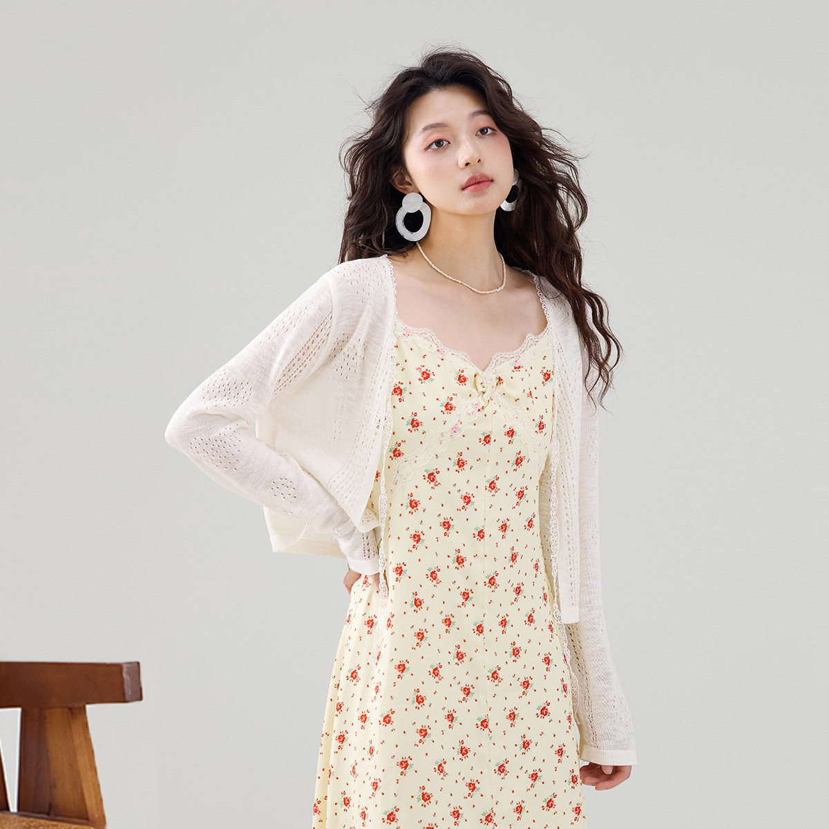 26夏季冰丝针织衫开衫女薄款小披肩外搭长袖罩衫上衣高级感空调衫