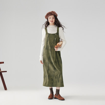 one more复古印花背带裙女高级感灯芯绒连衣裙2025冬季法式吊带裙