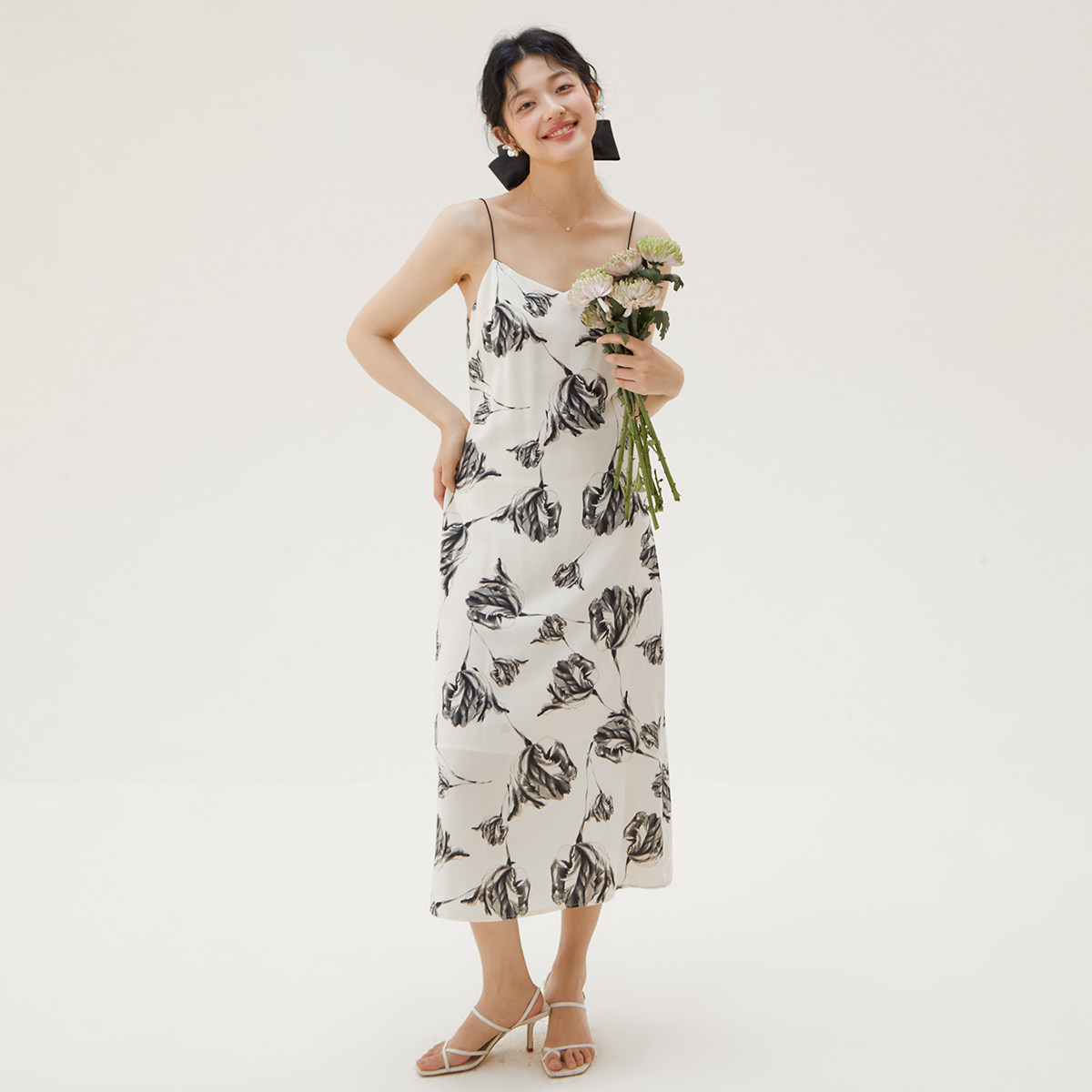 one more法式吊带连衣裙女2025夏季新款雪纺碎花裙海边度