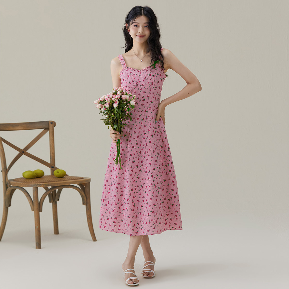 2026夏季初恋碎花连衣裙女高级感薄款茶歇裙法式木耳边吊带裙