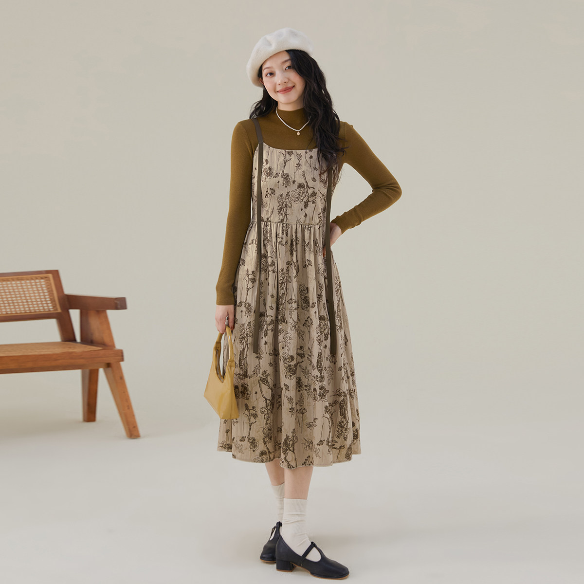 one more设计感碎花吊带裙女2025秋季丝绒连衣裙高级感背