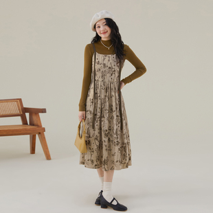 one 丝绒连衣裙高级感背带裙裙子 more设计感碎花吊带裙女2025秋季