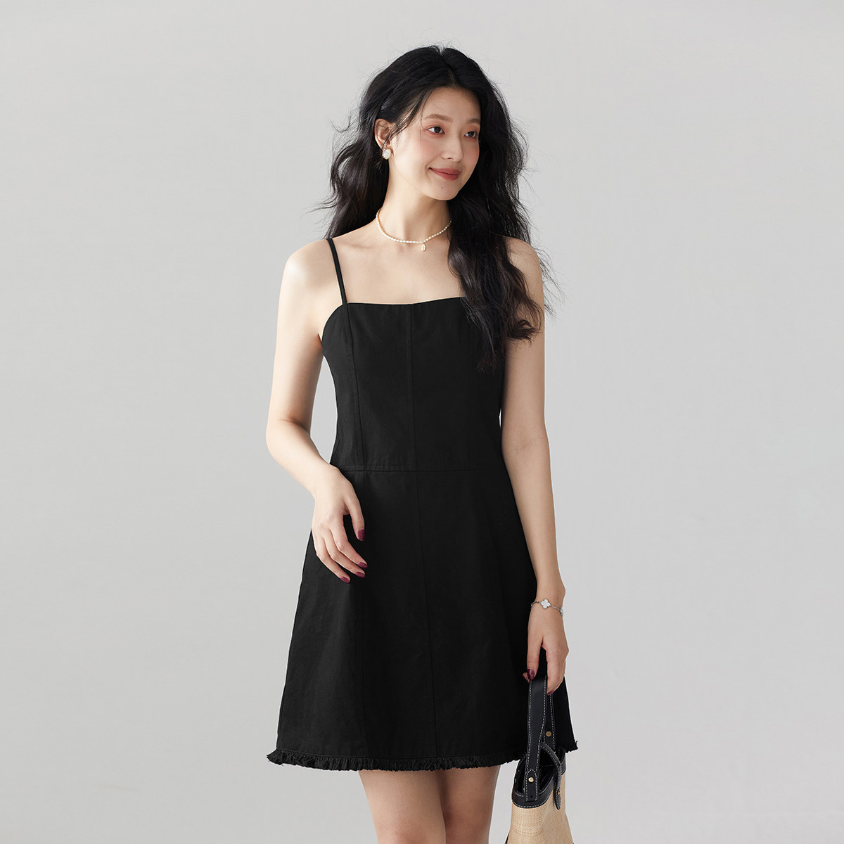 26年夏季法式赫本风连衣裙女修身一字领打底小黑裙小个子短裙
