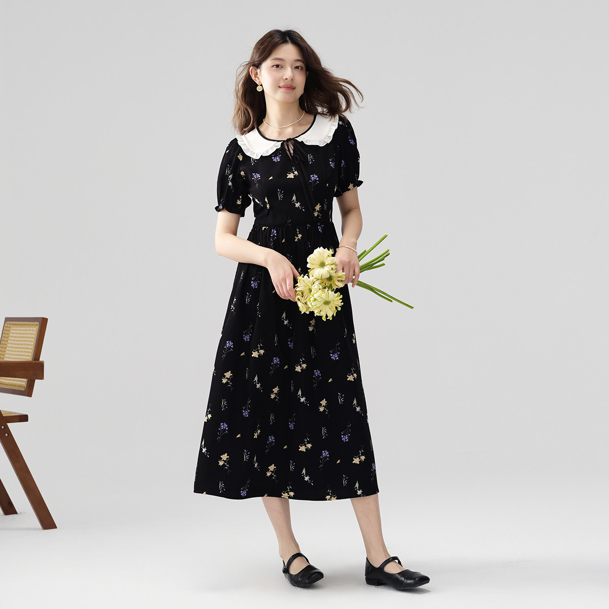 夏季洋气法式娃娃领短袖连衣裙女a字气质高级感修身显瘦碎花裙子