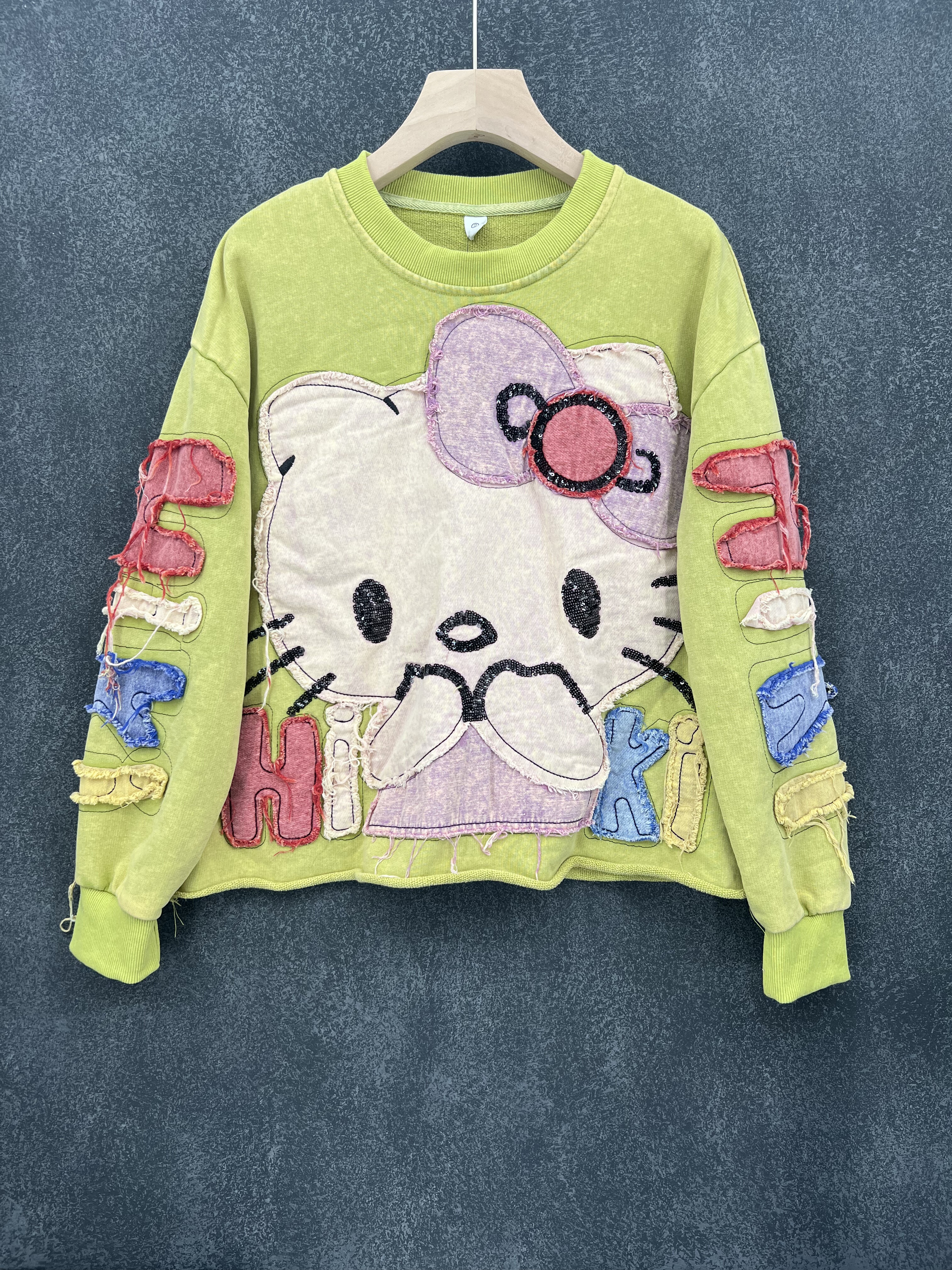 大码女装2025秋装胖mm重工kity凯蒂猫长袖短款卫衣宽松拼色上衣潮