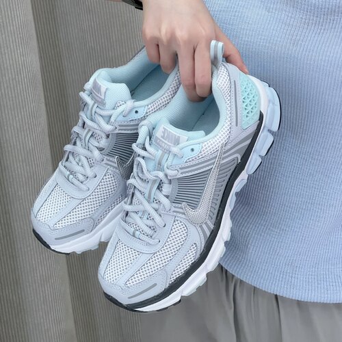 Nike/耐克 女子Vomero 5复古老爹鞋轻便跑步鞋HQ3255-043